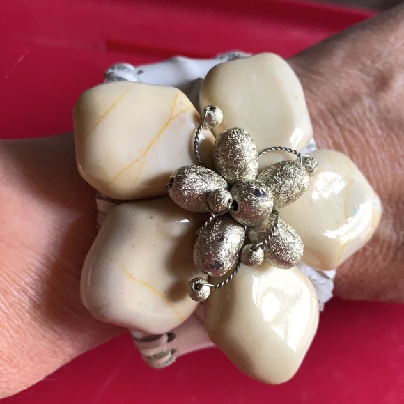 White leather adjustable cuff & ceramic Beads OOAK - Picture 2 of 7